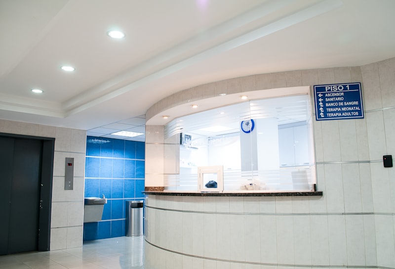 Urgent care facility entrance — how much does urgent care cost without insurance